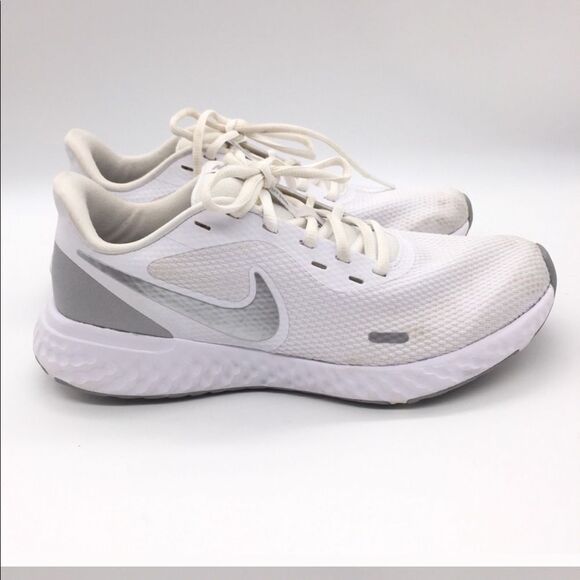 Nike Revolution 5 in white size 8.5 - Picture 1 of 12
